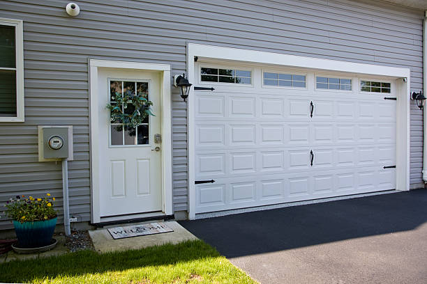 24/7 Emergency Garage Door Panel Replacement experts in Coleytown, CT